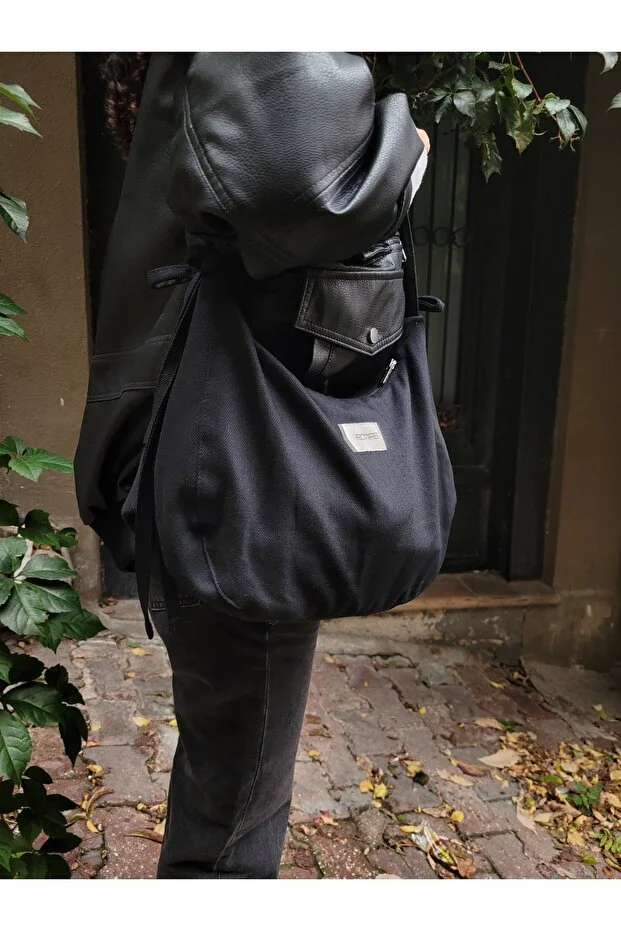 Bow Bag Siyah Kadın Astarlı Içi Gözlü Fiyonk Detaylı Fermuarlı Baget Kol Çantası